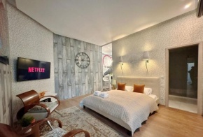 Stunning 3BRM 3BATH Julie Balcony & City Views